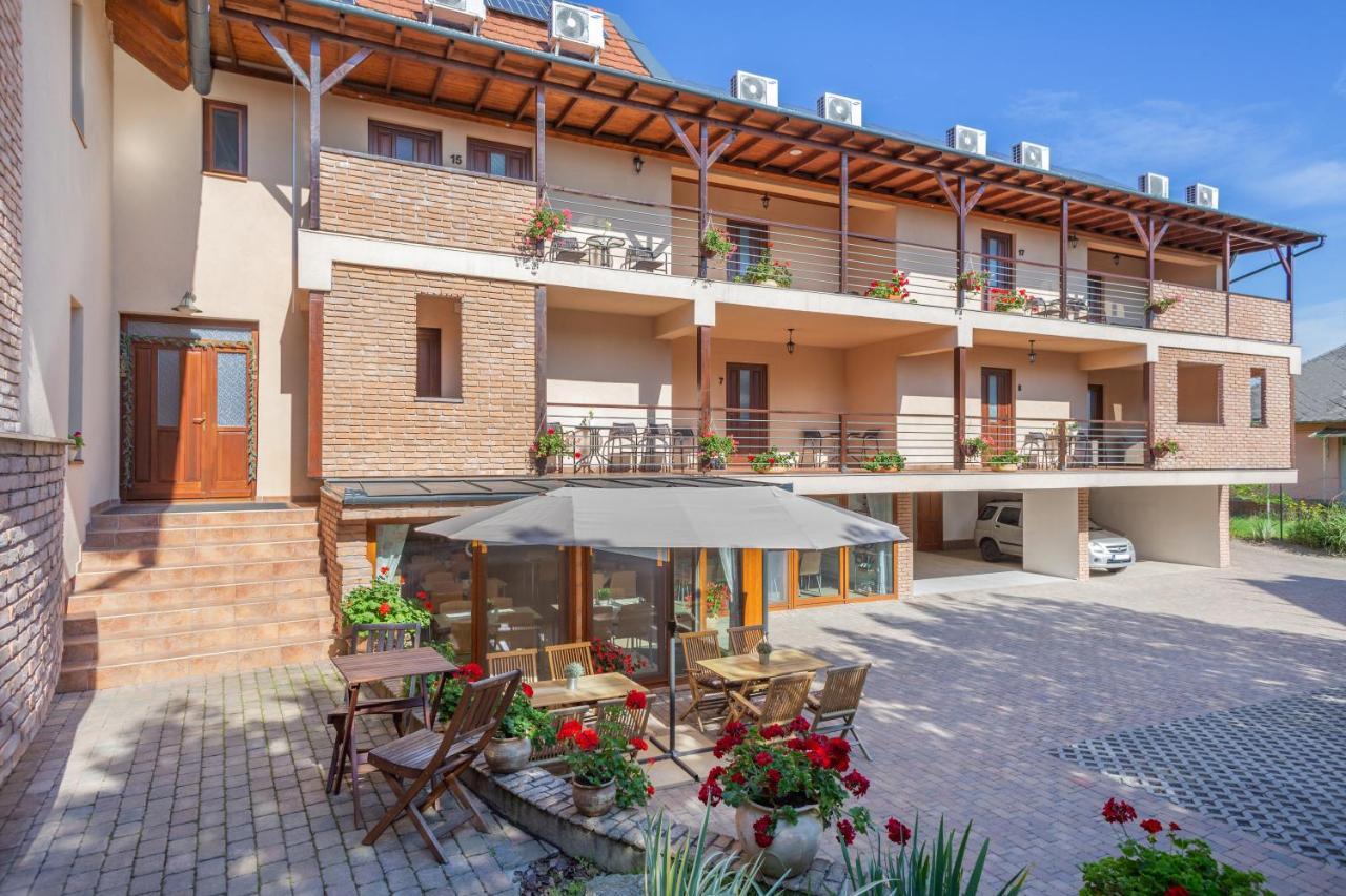 Vegvar Spa Apartman Gyula Εξωτερικό φωτογραφία